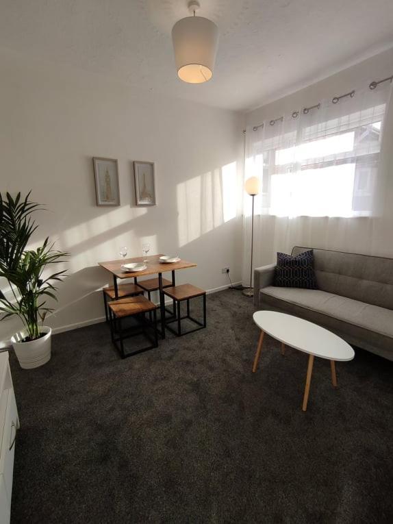 1 Bedroom Apartment With Free Parking Weymouth Exterior photo
