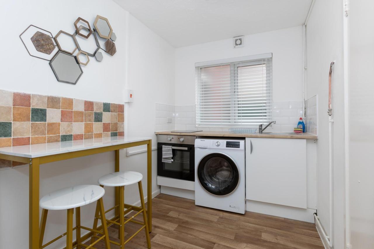 1 Bedroom Apartment With Free Parking Weymouth Exterior photo